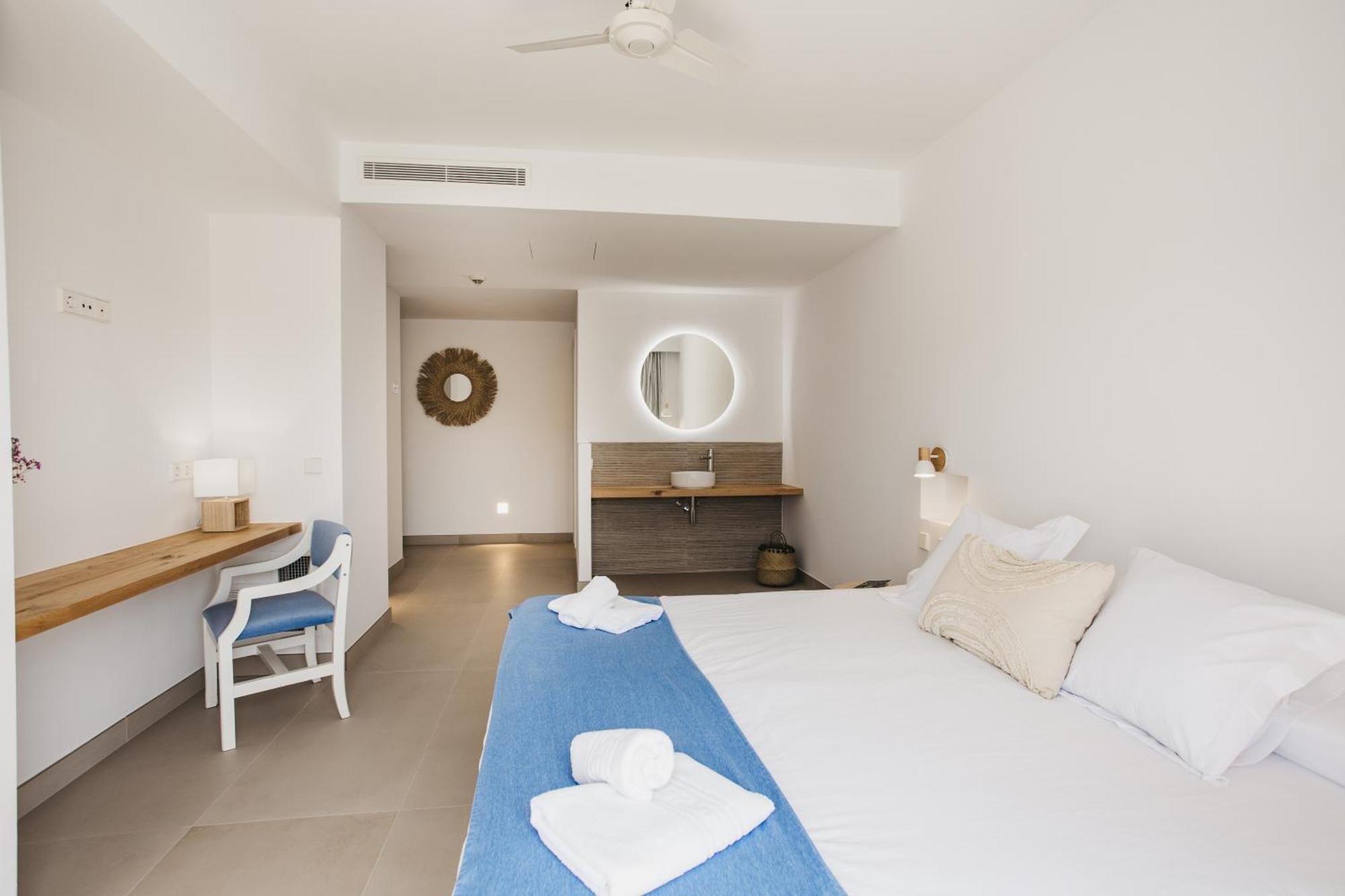 Hostal Xuroy Cala Alcaufar Exteriér fotografie